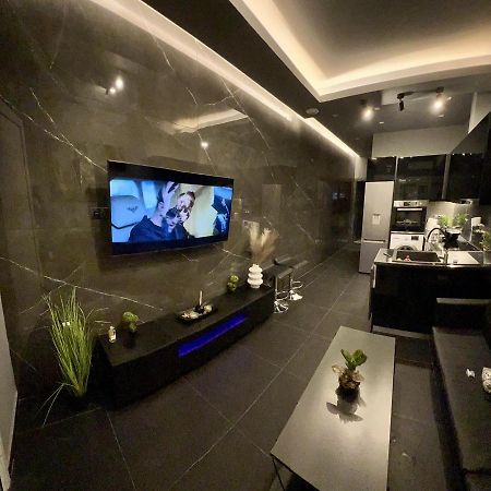 Luxury Black And White Interior Apartments Kalamata Dış mekan fotoğraf