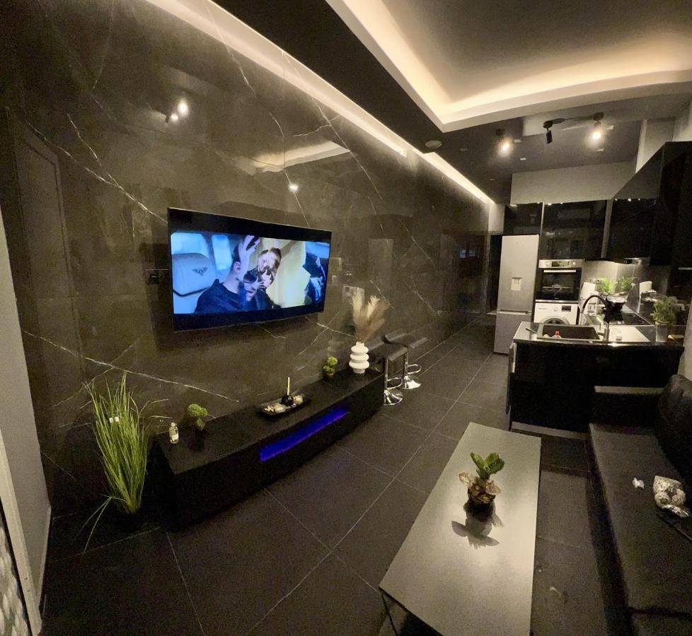 Luxury Black And White Interior Apartments Kalamata Dış mekan fotoğraf
