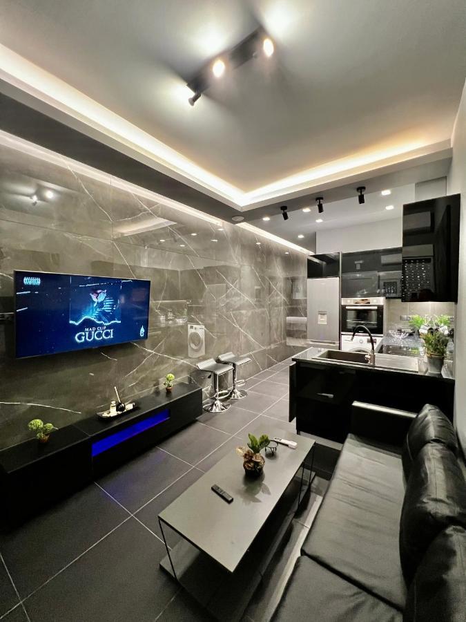 Luxury Black And White Interior Apartments Kalamata Dış mekan fotoğraf