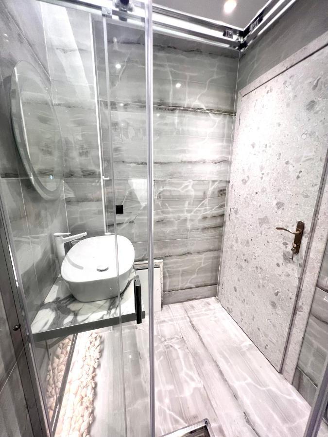 Luxury Black And White Interior Apartments Kalamata Dış mekan fotoğraf