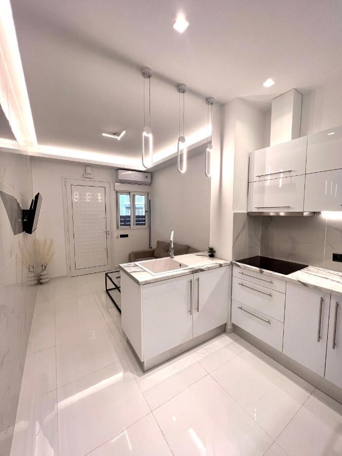 Luxury Black And White Interior Apartments Kalamata Dış mekan fotoğraf